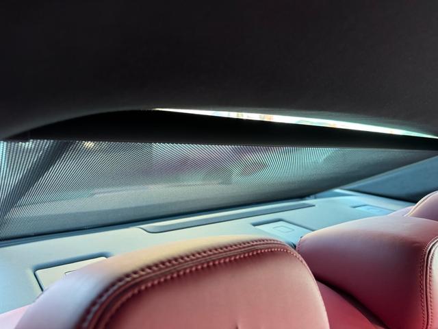 ギブリ Ｓ　ディーラー整備記録／赤革シート／レッドブレーキキャリパー／パドルシフト／スカイフックサスペンション／スポーツペダル／全席シートヒーター／メモリ付パワーシート／純正２０インチＡＷ／ＬＥＤ／スマートキー（50枚目）