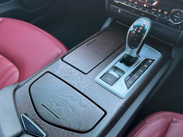 ギブリ Ｓ　ディーラー整備記録／赤革シート／レッドブレーキキャリパー／パドルシフト／スカイフックサスペンション／スポーツペダル／全席シートヒーター／メモリ付パワーシート／純正２０インチＡＷ／ＬＥＤ／スマートキー（66枚目）