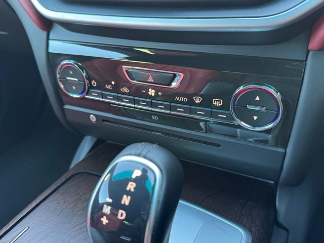 ギブリ Ｓ　ディーラー整備記録／赤革シート／レッドブレーキキャリパー／パドルシフト／スカイフックサスペンション／スポーツペダル／全席シートヒーター／メモリ付パワーシート／純正２０インチＡＷ／ＬＥＤ／スマートキー（69枚目）