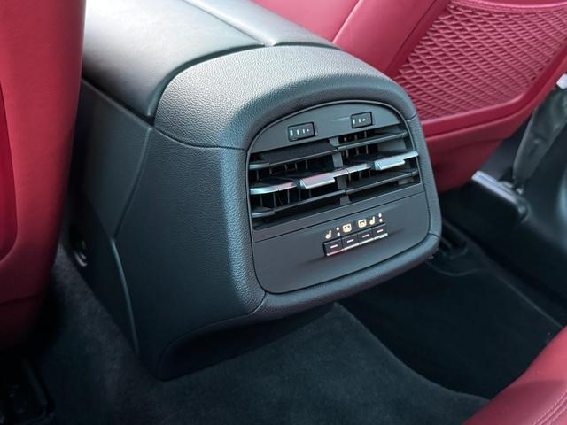 ギブリ Ｓ　ディーラー整備記録／赤革シート／レッドブレーキキャリパー／パドルシフト／スカイフックサスペンション／スポーツペダル／全席シートヒーター／メモリ付パワーシート／純正２０インチＡＷ／ＬＥＤ／スマートキー（72枚目）