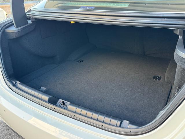 ギブリ Ｓ　ディーラー整備記録／赤革シート／レッドブレーキキャリパー／パドルシフト／スカイフックサスペンション／スポーツペダル／全席シートヒーター／メモリ付パワーシート／純正２０インチＡＷ／ＬＥＤ／スマートキー（74枚目）