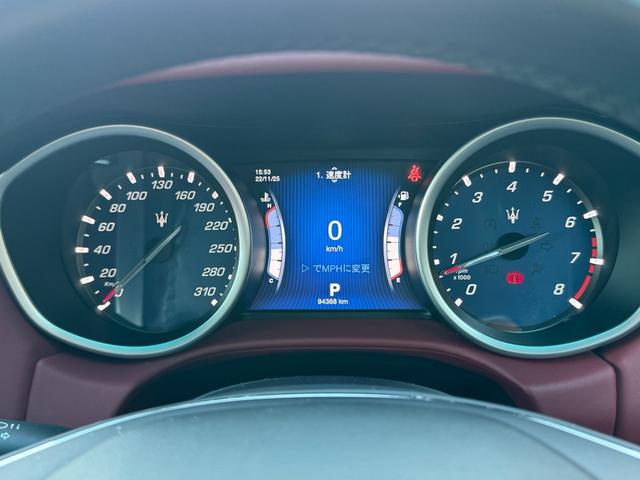 ギブリ Ｓ　ディーラー整備記録／赤革シート／レッドブレーキキャリパー／パドルシフト／スカイフックサスペンション／スポーツペダル／全席シートヒーター／メモリ付パワーシート／純正２０インチＡＷ／ＬＥＤ／スマートキー（76枚目）