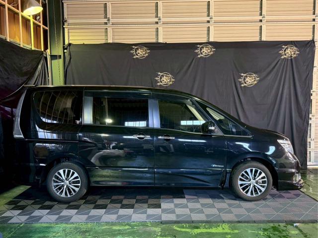 セレナ ハイウェイスター　Ｓ－ハイブリッド　助手席スライドＵＰシート（4枚目）