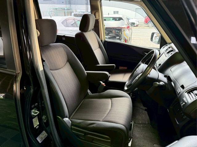 セレナ ハイウェイスター　Ｓ－ハイブリッド　助手席スライドＵＰシート（16枚目）