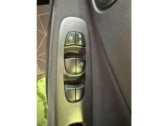 セレナ ハイウェイスター　Ｓ－ハイブリッド　助手席スライドＵＰシート（17枚目）