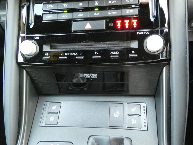 【マークレビンソン】高級オーディオブランドである『Ｍａｒｋ　Ｌｅｖｉｎｓｏｎ』のスピーカーを搭載しております。レクサスの静粛性に合わせチューニングを施すことで、臨場感のある音質を実現しております。