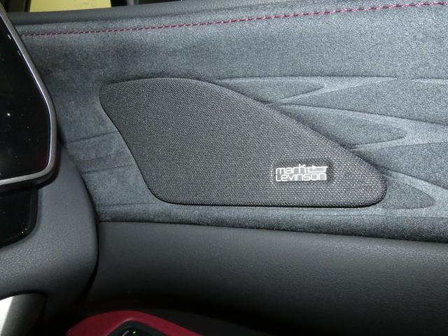 【マークレビンソン】高級オーディオブランドである『Ｍａｒｋ　Ｌｅｖｉｎｓｏｎ』のスピーカーを搭載しております。レクサスの静粛性に合わせチューニングを施すことで、臨場感のある音質を実現しております。