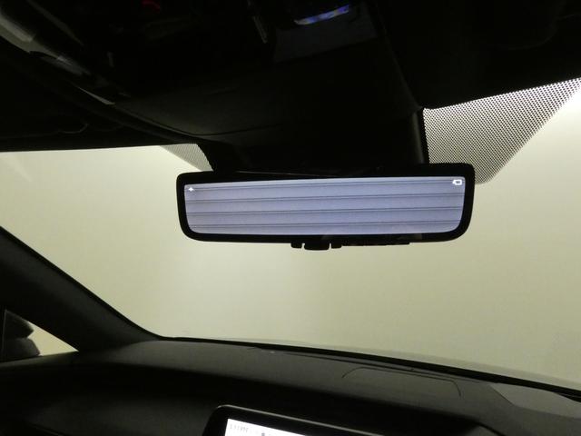 【デジタルインナーミラー】鏡面切換型のデジタルインナーミラーを装備しております。シーンに合わせて最適な視界を確保できます。