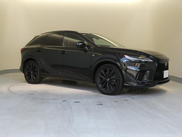 最新の整備施設で、レクサスに精通したテクニカルスタッフがメンテナンスいたします。