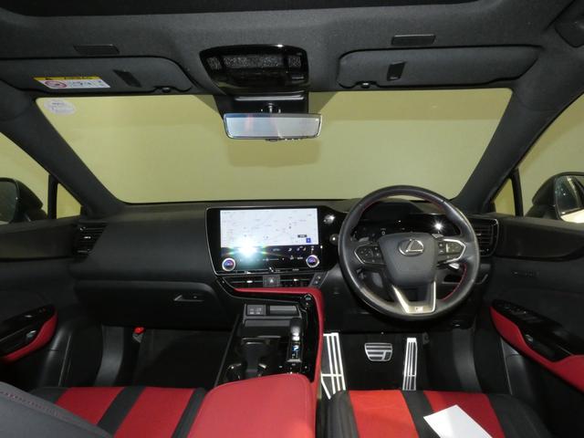 ＮＸ ＮＸ３５０ｈ　Ｆスポーツ　三眼ヘッドライト　パノラマルーフ　デジタルインナーミラー　後席電動シート　後席シートヒーター　アドバンストパーク　パノラミックビューモニター　オレンジキャリパー　レーンチェンジアシスト付き（23枚目）