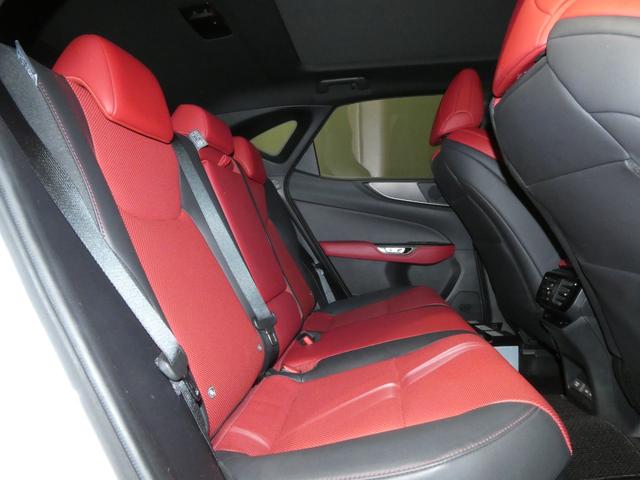 ＮＸ ＮＸ３５０ｈ　Ｆスポーツ　三眼ヘッドライト　パノラマルーフ　デジタルインナーミラー　後席電動シート　後席シートヒーター　アドバンストパーク　パノラミックビューモニター　オレンジキャリパー　レーンチェンジアシスト付き（25枚目）