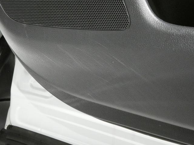 ＮＸ ＮＸ３５０ｈ　Ｆスポーツ　三眼ヘッドライト　パノラマルーフ　デジタルインナーミラー　後席電動シート　後席シートヒーター　アドバンストパーク　パノラミックビューモニター　オレンジキャリパー　レーンチェンジアシスト付き（30枚目）