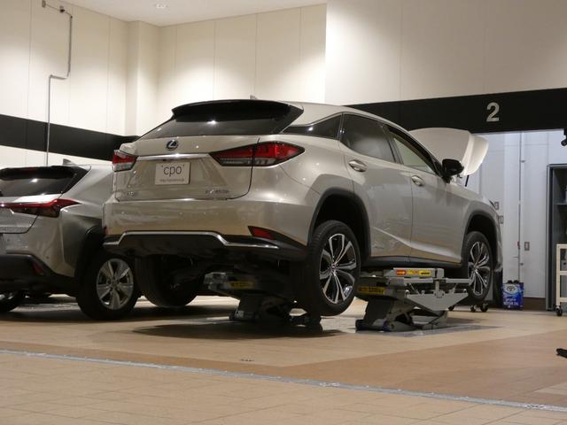 ＮＸ ＮＸ３５０ｈ　Ｆスポーツ　三眼ヘッドライト　パノラマルーフ　デジタルインナーミラー　後席電動シート　後席シートヒーター　アドバンストパーク　パノラミックビューモニター　オレンジキャリパー　レーンチェンジアシスト付き（70枚目）