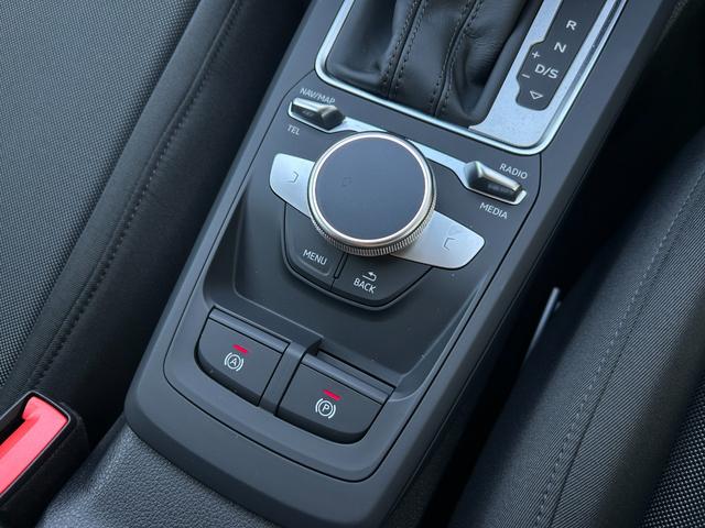 Ｑ２ ３５ＴＦＳＩアドバンスド　コンビニエンス＆アシスタンスパッケージ　　テクノロジーパッケージ（インターフェース）　ナビゲーションパッケージ　　バーチャルコックピット（24枚目）