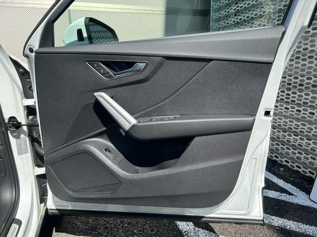 Ｑ２ ３５ＴＦＳＩアドバンスド　コンビニエンス＆アシスタンスパッケージ　　テクノロジーパッケージ（インターフェース）　ナビゲーションパッケージ　　バーチャルコックピット（31枚目）