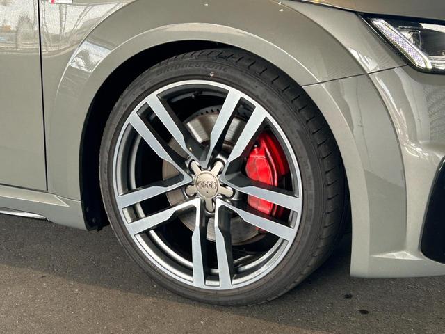 ＴＴクーペ ４５ＴＦＳＩクワトロ　Ｓ　ｌｉｎｅ　パッケージ、コンフォートパッケージ、ブラック　ａｕｄｉ　ｒｉｎｇｓ　＆　ブラックハイグロススタイリングパッケージ　（Ａｕｄｉ　ｅｘｃｌｕｓｉｖｅ）（7枚目）