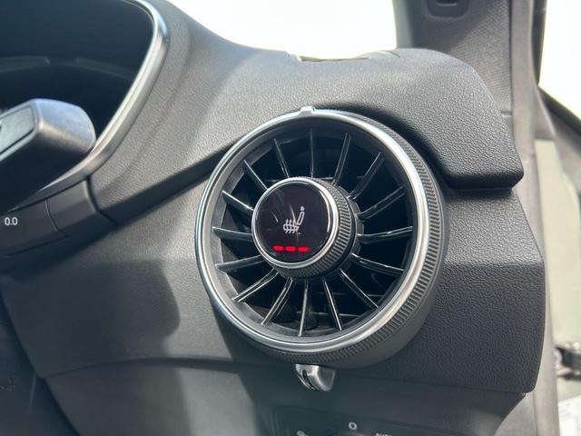 ＴＴクーペ ４５ＴＦＳＩクワトロ　Ｓ　ｌｉｎｅ　パッケージ、コンフォートパッケージ、ブラック　ａｕｄｉ　ｒｉｎｇｓ　＆　ブラックハイグロススタイリングパッケージ　（Ａｕｄｉ　ｅｘｃｌｕｓｉｖｅ）（18枚目）