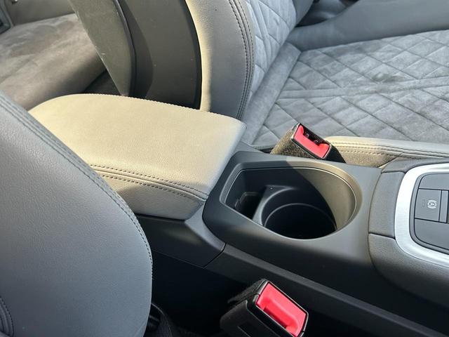 ＴＴクーペ ４５ＴＦＳＩクワトロ　Ｓ　ｌｉｎｅ　パッケージ、コンフォートパッケージ、ブラック　ａｕｄｉ　ｒｉｎｇｓ　＆　ブラックハイグロススタイリングパッケージ　（Ａｕｄｉ　ｅｘｃｌｕｓｉｖｅ）（23枚目）