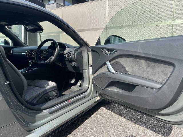 ＴＴクーペ ４５ＴＦＳＩクワトロ　Ｓ　ｌｉｎｅ　パッケージ、コンフォートパッケージ、ブラック　ａｕｄｉ　ｒｉｎｇｓ　＆　ブラックハイグロススタイリングパッケージ　（Ａｕｄｉ　ｅｘｃｌｕｓｉｖｅ）（25枚目）