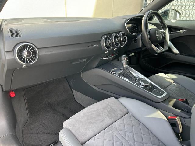 ＴＴクーペ ４５ＴＦＳＩクワトロ　Ｓ　ｌｉｎｅ　パッケージ、コンフォートパッケージ、ブラック　ａｕｄｉ　ｒｉｎｇｓ　＆　ブラックハイグロススタイリングパッケージ　（Ａｕｄｉ　ｅｘｃｌｕｓｉｖｅ）（36枚目）