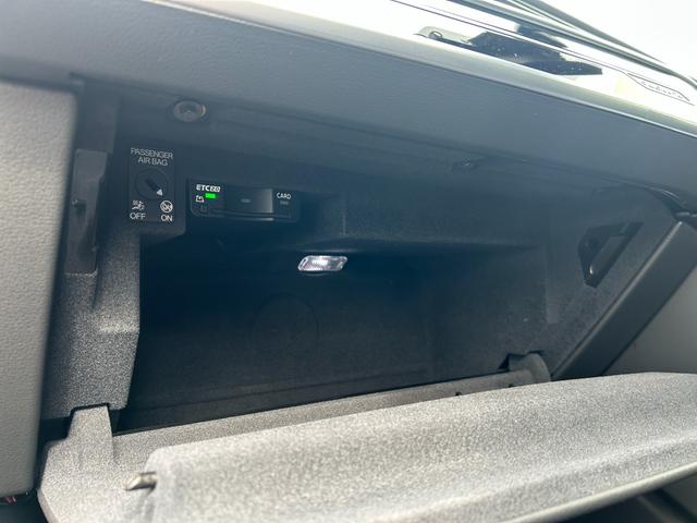 Ａ６ ４５ＴＦＳＩクワトロ　Ｓライン　ドライビングＰ　テクノロジーＰ　アルミホイ－ル１０スポークスターデザイン　メタリックブラック　ラグジュアリーＰ　ダンピングコントロールサスペンション（52枚目）