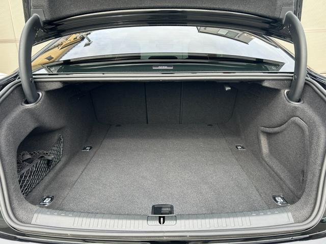 Ａ６ ４５ＴＦＳＩクワトロ　Ｓライン　ドライビングＰ　テクノロジーＰ　アルミホイ－ル１０スポークスターデザイン　メタリックブラック　ラグジュアリーＰ　ダンピングコントロールサスペンション（54枚目）