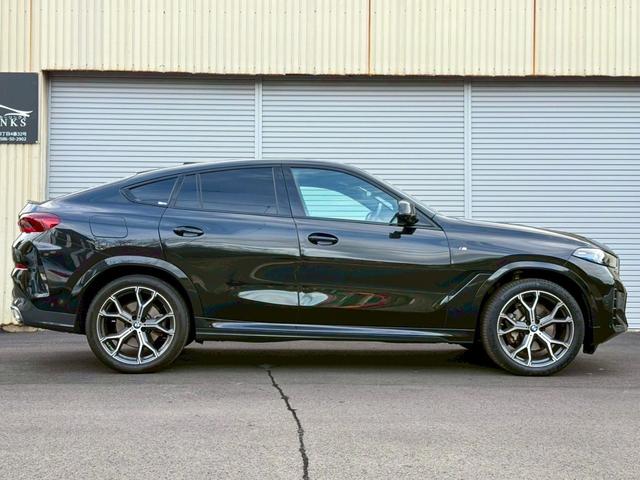Ｘ６ ｘＤｒｉｖｅ　３５ｄ　Ｍスポーツ　純正ＨＤＤナビ地デジＴＶ・チャコールレザーシート・パノラマサンルーフ・ＡｐｐｌｅＣａｒＰｌａｙ・アンビエントライト・ハンズオフ・カーブドディスプレイ・電動リアゲート・全方位カメラ・ミラーＥＴＣ（8枚目）