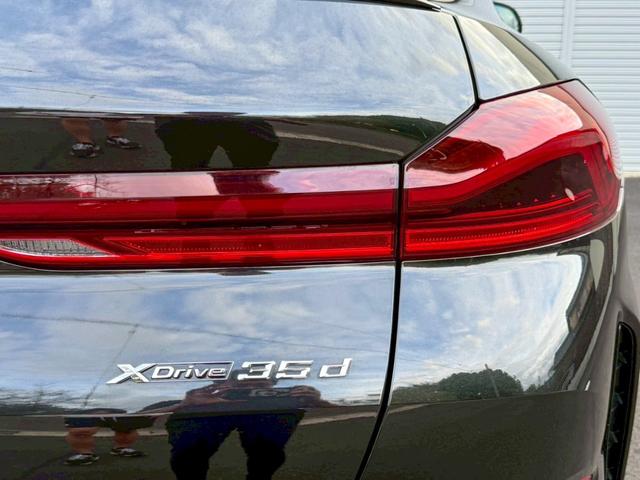 Ｘ６ ｘＤｒｉｖｅ　３５ｄ　Ｍスポーツ　純正ＨＤＤナビ地デジＴＶ・チャコールレザーシート・パノラマサンルーフ・ＡｐｐｌｅＣａｒＰｌａｙ・アンビエントライト・ハンズオフ・カーブドディスプレイ・電動リアゲート・全方位カメラ・ミラーＥＴＣ（18枚目）