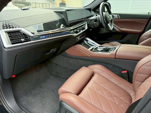 Ｘ６ ｘＤｒｉｖｅ　３５ｄ　Ｍスポーツ　純正ＨＤＤナビ地デジＴＶ・チャコールレザーシート・パノラマサンルーフ・ＡｐｐｌｅＣａｒＰｌａｙ・アンビエントライト・ハンズオフ・カーブドディスプレイ・電動リアゲート・全方位カメラ・ミラーＥＴＣ（20枚目）