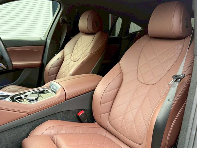 Ｘ６ ｘＤｒｉｖｅ　３５ｄ　Ｍスポーツ　純正ＨＤＤナビ地デジＴＶ・チャコールレザーシート・パノラマサンルーフ・ＡｐｐｌｅＣａｒＰｌａｙ・アンビエントライト・ハンズオフ・カーブドディスプレイ・電動リアゲート・全方位カメラ・ミラーＥＴＣ（22枚目）