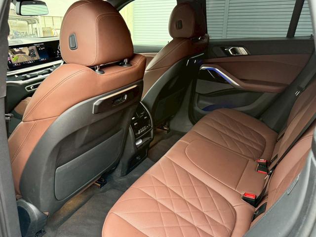 Ｘ６ ｘＤｒｉｖｅ　３５ｄ　Ｍスポーツ　純正ＨＤＤナビ地デジＴＶ・チャコールレザーシート・パノラマサンルーフ・ＡｐｐｌｅＣａｒＰｌａｙ・アンビエントライト・ハンズオフ・カーブドディスプレイ・電動リアゲート・全方位カメラ・ミラーＥＴＣ（25枚目）
