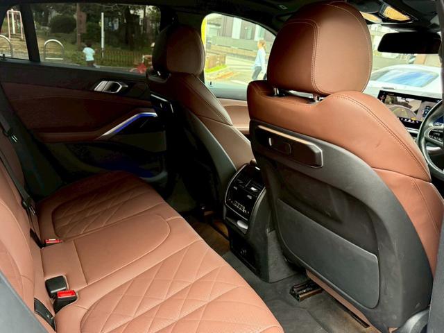 Ｘ６ ｘＤｒｉｖｅ　３５ｄ　Ｍスポーツ　純正ＨＤＤナビ地デジＴＶ・チャコールレザーシート・パノラマサンルーフ・ＡｐｐｌｅＣａｒＰｌａｙ・アンビエントライト・ハンズオフ・カーブドディスプレイ・電動リアゲート・全方位カメラ・ミラーＥＴＣ（27枚目）
