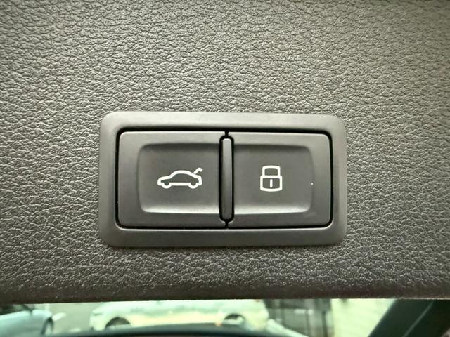 Ａ４アバント ２．０ＴＦＳＩ　純正ＨＤＤナビ地デジＴＶ　サンルーフ　バックカメラ　電動リアゲート　衝突回避警告　純正１７インチアルミホイール　クリアランスソナー　クルーズコントロール（21枚目）