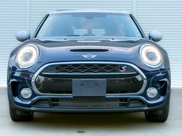 MINI クーパーSD クラブマン ブルーレザーシート パノラマサンルーフ シートヒーター バックカメラ ソナー 純正ナビ 17インチAW キセノンヘッドライト スマートキー 観音開き メモリーパワーシート(3枚目)
