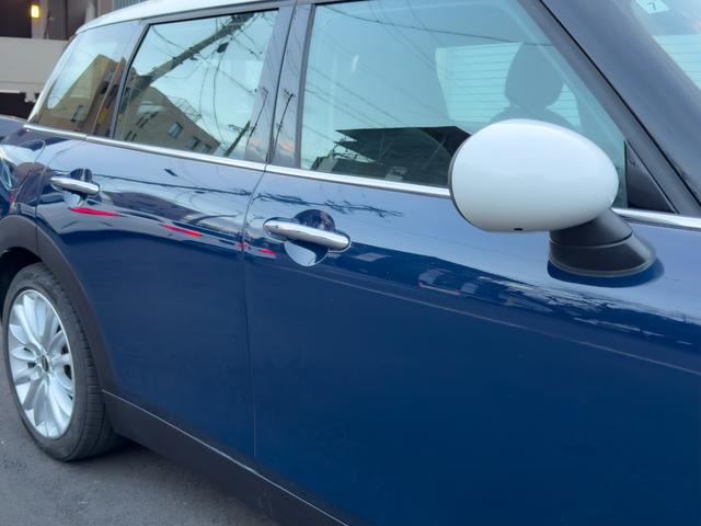 MINI クーパーSD クラブマン ブルーレザーシート パノラマサンルーフ シートヒーター バックカメラ ソナー 純正ナビ 17インチAW キセノンヘッドライト スマートキー 観音開き メモリーパワーシート(10枚目)