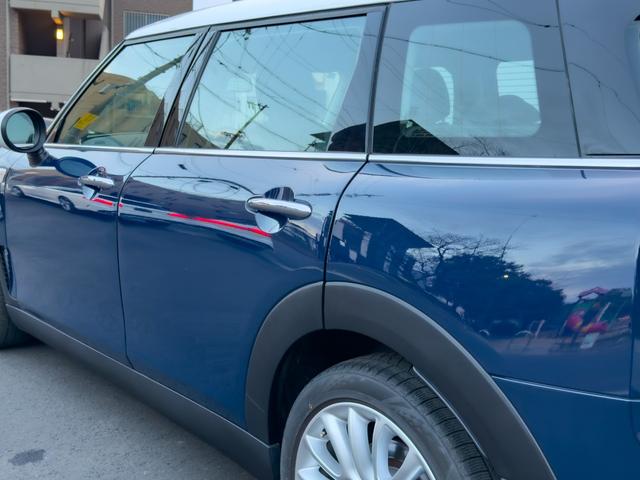 MINI クーパーSD クラブマン ブルーレザーシート パノラマサンルーフ シートヒーター バックカメラ ソナー 純正ナビ 17インチAW キセノンヘッドライト スマートキー 観音開き メモリーパワーシート(12枚目)