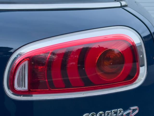 MINI クーパーSD クラブマン ブルーレザーシート パノラマサンルーフ シートヒーター バックカメラ ソナー 純正ナビ 17インチAW キセノンヘッドライト スマートキー 観音開き メモリーパワーシート(18枚目)