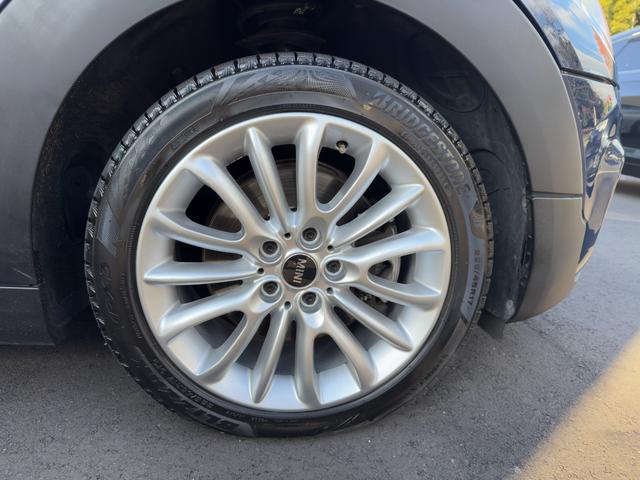 MINI クーパーSD クラブマン ブルーレザーシート パノラマサンルーフ シートヒーター バックカメラ ソナー 純正ナビ 17インチAW キセノンヘッドライト スマートキー 観音開き メモリーパワーシート(20枚目)