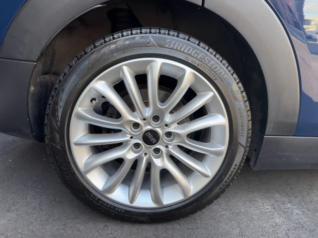 MINI クーパーSD クラブマン ブルーレザーシート パノラマサンルーフ シートヒーター バックカメラ ソナー 純正ナビ 17インチAW キセノンヘッドライト スマートキー 観音開き メモリーパワーシート(21枚目)