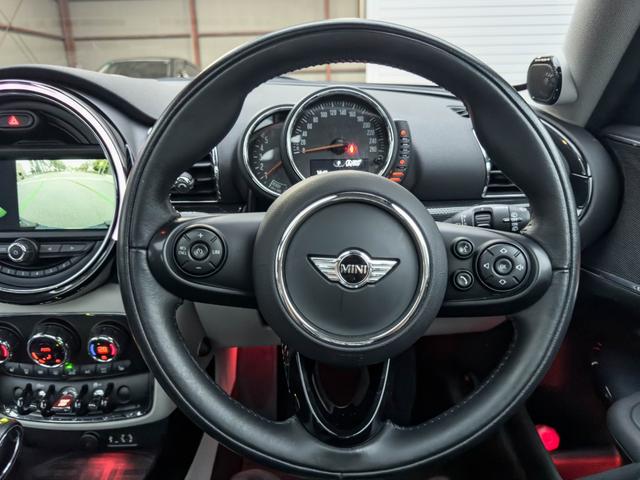 MINI クーパーSD クラブマン ブルーレザーシート パノラマサンルーフ シートヒーター バックカメラ ソナー 純正ナビ 17インチAW キセノンヘッドライト スマートキー 観音開き メモリーパワーシート(24枚目)