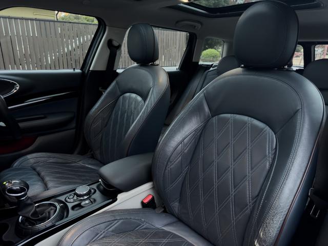 MINI クーパーSD クラブマン ブルーレザーシート パノラマサンルーフ シートヒーター バックカメラ ソナー 純正ナビ 17インチAW キセノンヘッドライト スマートキー 観音開き メモリーパワーシート(28枚目)