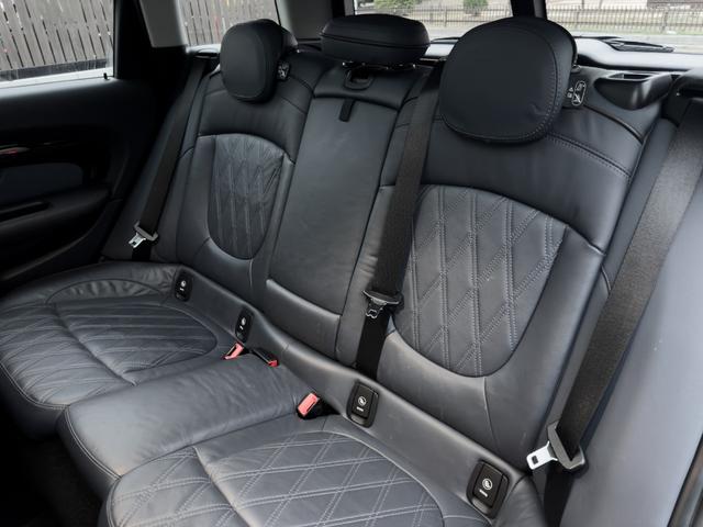 MINI クーパーSD クラブマン ブルーレザーシート パノラマサンルーフ シートヒーター バックカメラ ソナー 純正ナビ 17インチAW キセノンヘッドライト スマートキー 観音開き メモリーパワーシート(29枚目)