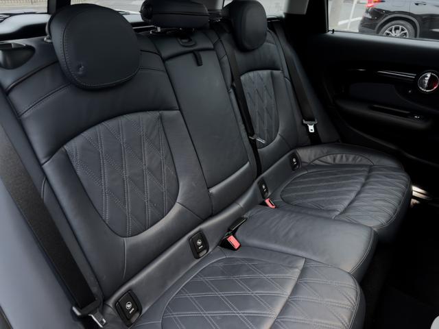 MINI クーパーSD クラブマン ブルーレザーシート パノラマサンルーフ シートヒーター バックカメラ ソナー 純正ナビ 17インチAW キセノンヘッドライト スマートキー 観音開き メモリーパワーシート(30枚目)