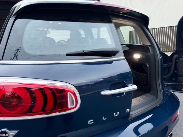 MINI クーパーSD クラブマン ブルーレザーシート パノラマサンルーフ シートヒーター バックカメラ ソナー 純正ナビ 17インチAW キセノンヘッドライト スマートキー 観音開き メモリーパワーシート(32枚目)