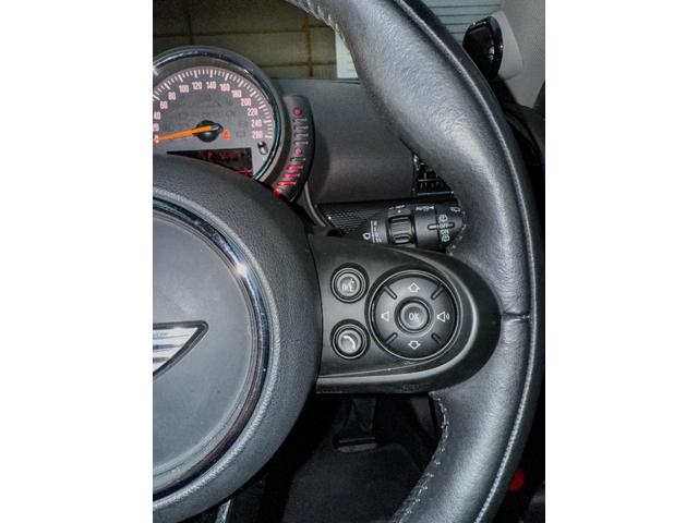 MINI クーパーSD クラブマン ブルーレザーシート パノラマサンルーフ シートヒーター バックカメラ ソナー 純正ナビ 17インチAW キセノンヘッドライト スマートキー 観音開き メモリーパワーシート(35枚目)