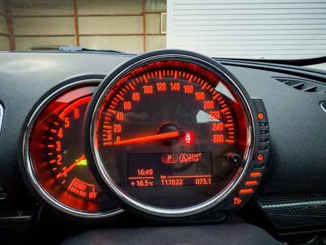 MINI クーパーSD クラブマン ブルーレザーシート パノラマサンルーフ シートヒーター バックカメラ ソナー 純正ナビ 17インチAW キセノンヘッドライト スマートキー 観音開き メモリーパワーシート(39枚目)