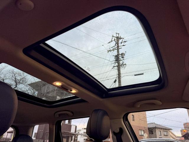 MINI クーパーSD クラブマン ブルーレザーシート パノラマサンルーフ シートヒーター バックカメラ ソナー 純正ナビ 17インチAW キセノンヘッドライト スマートキー 観音開き メモリーパワーシート(42枚目)