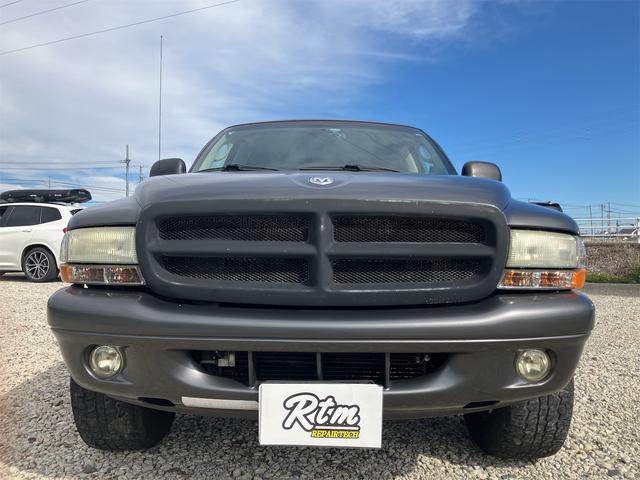 ダッジ・デュランゴ SLTプラス 新車並行 1No登録/ユーザー買取/6人乗車登録/ベージュレザーシート/シートヒーター/フロントベンチシート 社外17インチアルミホイール ヒッチメンバー クルーズコントロール(3枚目)