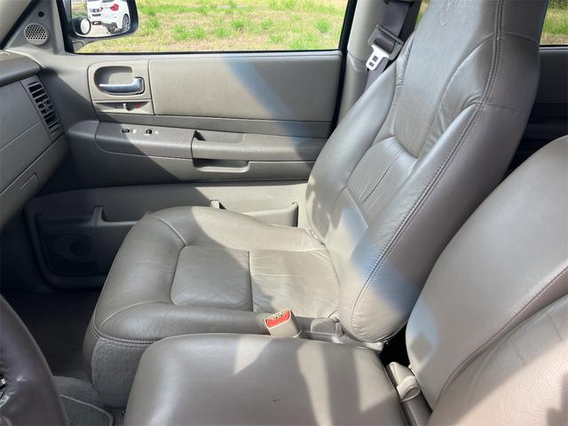 ダッジ・デュランゴ SLTプラス 新車並行 1No登録/ユーザー買取/6人乗車登録/ベージュレザーシート/シートヒーター/フロントベンチシート 社外17インチアルミホイール ヒッチメンバー クルーズコントロール(12枚目)