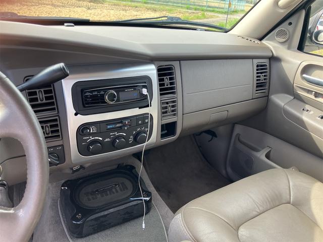 ダッジ・デュランゴ SLTプラス 新車並行 1No登録/ユーザー買取/6人乗車登録/ベージュレザーシート/シートヒーター/フロントベンチシート 社外17インチアルミホイール ヒッチメンバー クルーズコントロール(14枚目)